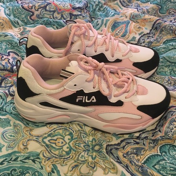 Filas - Picture 2 of 2